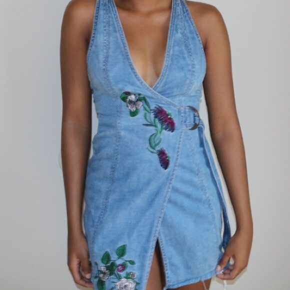 Coachella by H&M embroidered jean wrap dress - Picture 4 of 4